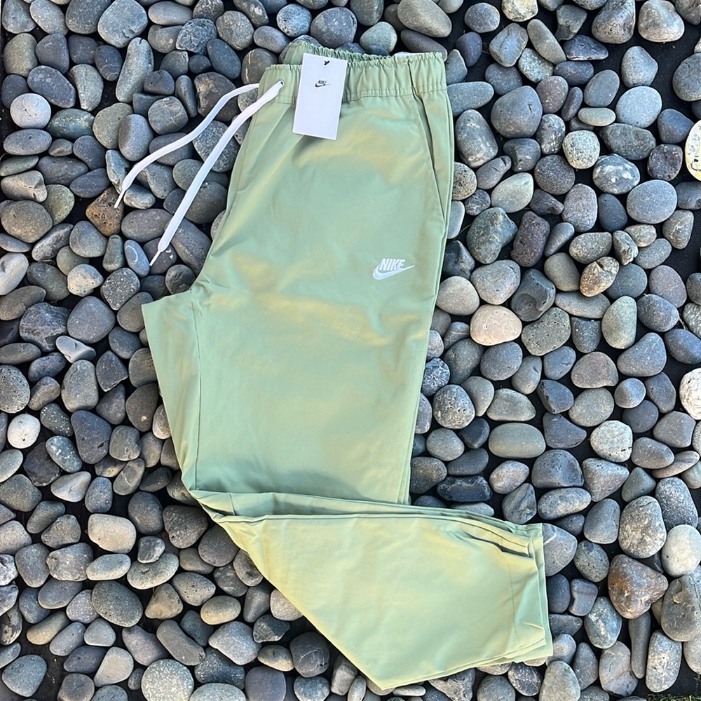 Nike Club Woven Tapered Leg Pants Oil Green NWT DX0623-386 Medium - Picture 2 of 11